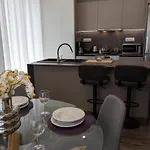 Apartment Mini Escape *